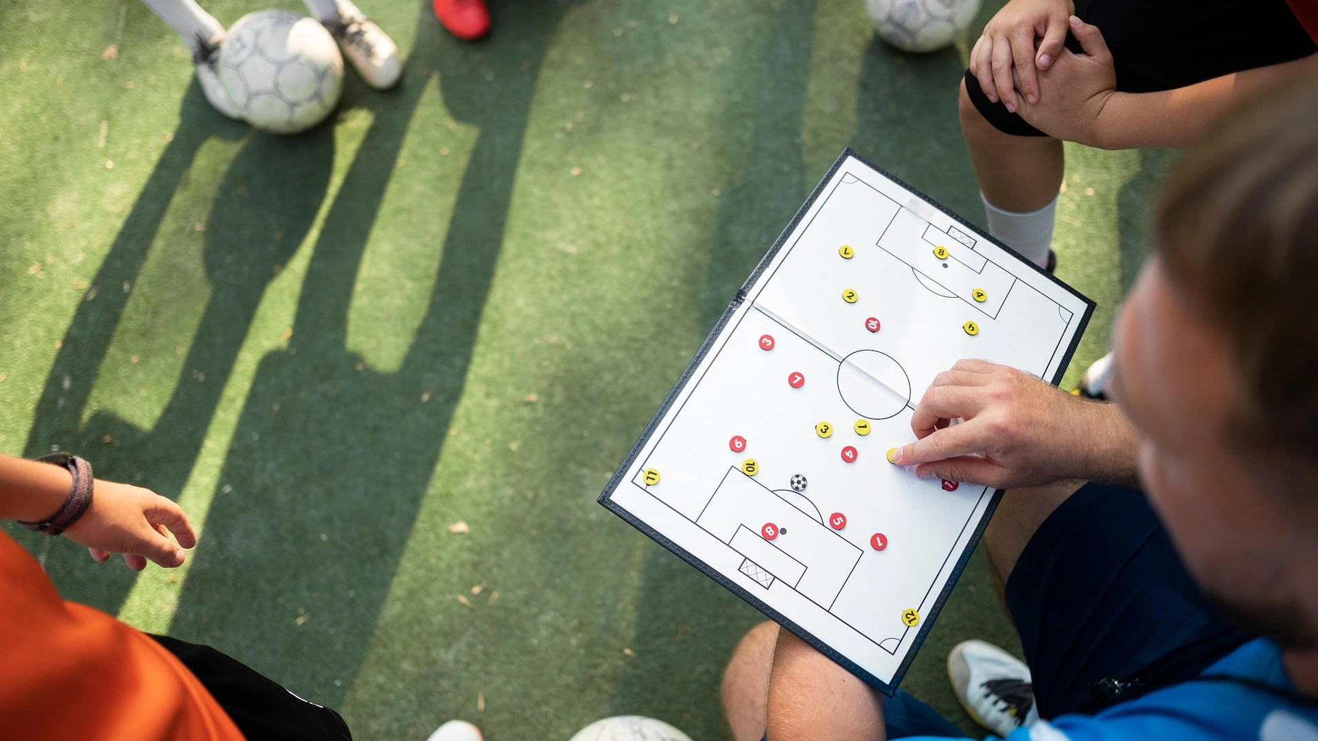 Bild zeigt ein Taktikboard für einen Fußballtrainer