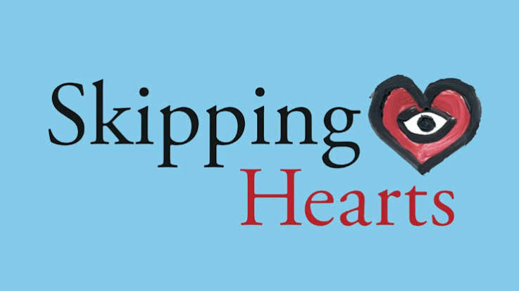 Bild zeigt das hellblaue Logo von Skipping Hearts mit einem Auge in einem Herz